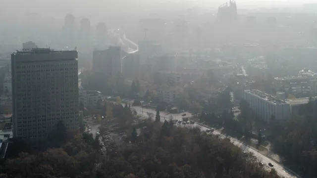 Температурите падат плавно, мъгли обхващат равнините