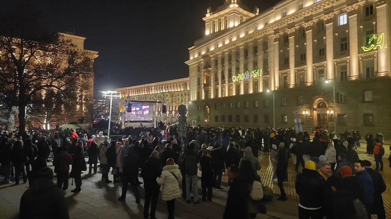 Започна протестът, свикан от ПП-ДБ (ВИДЕО)