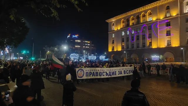 Протестът на "Правосъдие за всеки" блокира ул. "Мария Луиза" (ВИДЕО)