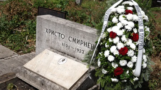 Обвиняват 29-годишния, потрошил над 215 надгробни плочи