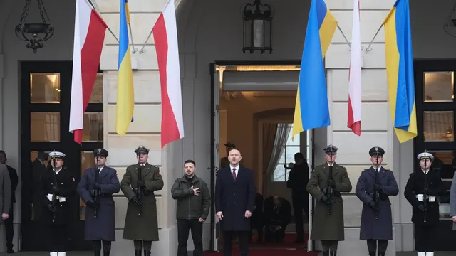 Зеленски пристигна във Варшава за среща с полския президент