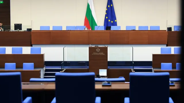 Предколедни страсти в парламента: Костадинов и Пейков, следвани от ГЕРБ и ПП-ДБ