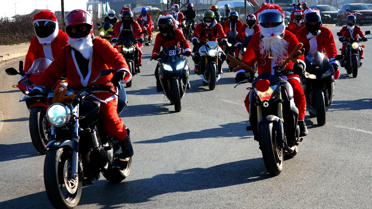 Дядо Коледа на две гуми: мотористи донесоха празника в София