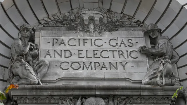 Пожар остави части от Сан Франциско без ток дни преди Коледа