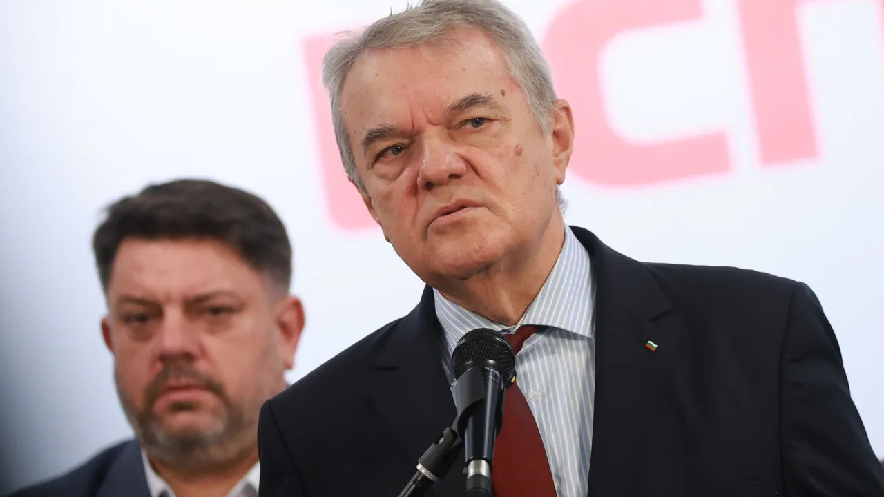 Румен Петков отказа да каже дали би подкрепил партия на президента