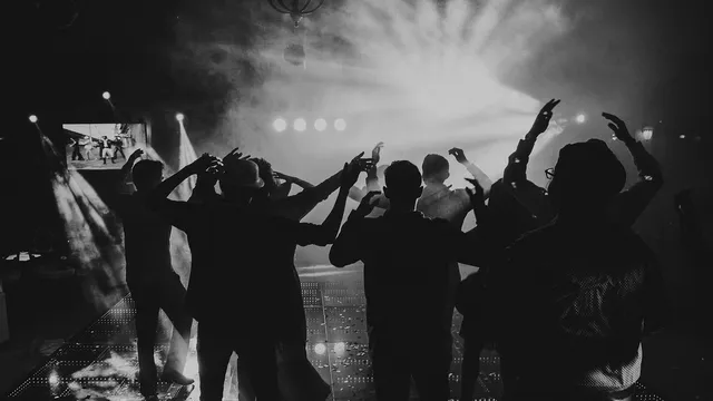 Внимание: Влагат опасно вещество тайно на партита