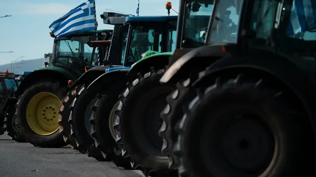 Гръцките фермери блокираха частично магистралата Атина - Солун