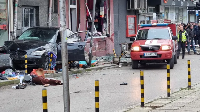 Шофьор помете пешеходци на тротоар във Варна, двама загинаха