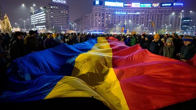 Напрежение в Букурещ: енергетици разбиха вратата на финансовото министерство