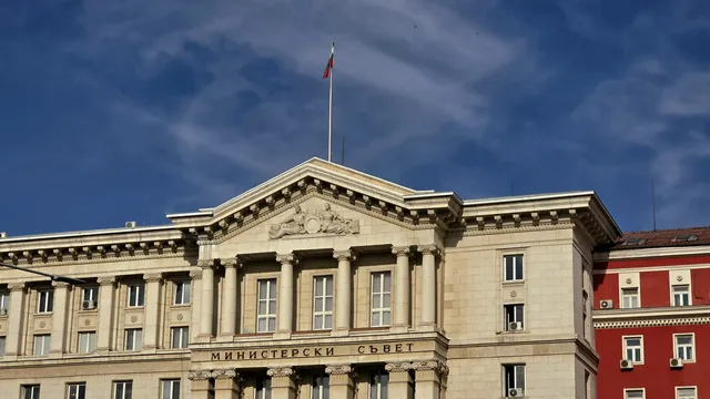 Кабинетът в оставка обсъжда промени в дълга, данъците и бюджетите на министерства