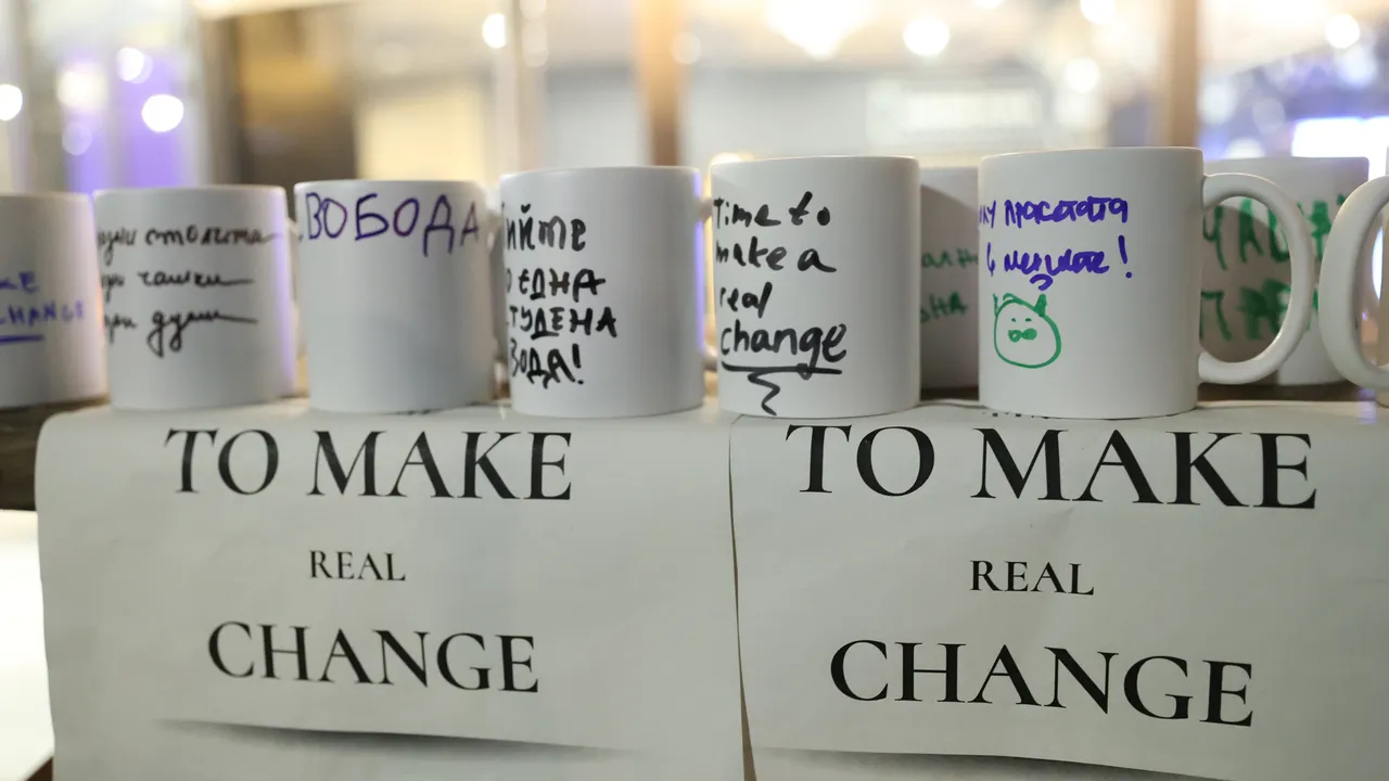 Кафе за Цънцарова: протест пред bTV в защита на журналистиката