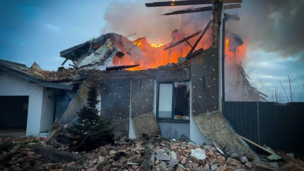 Трима загинали, включително дете, при мащабните руски удари по Украйна