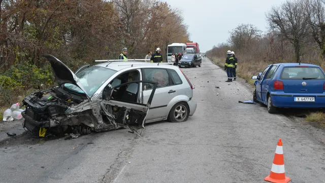Денят преди Коледа: трима загинали и 25 ранени при катастрофи в страната