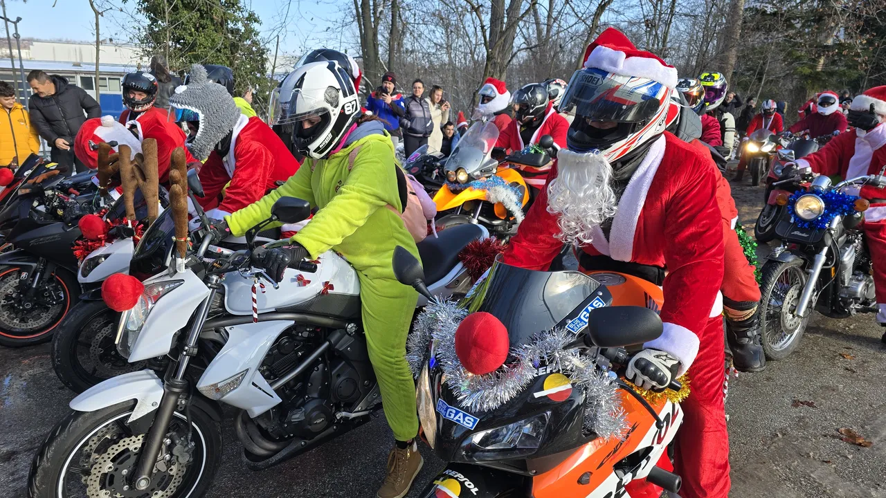 Дядо Коледа на две гуми: мотористи в Плевен
