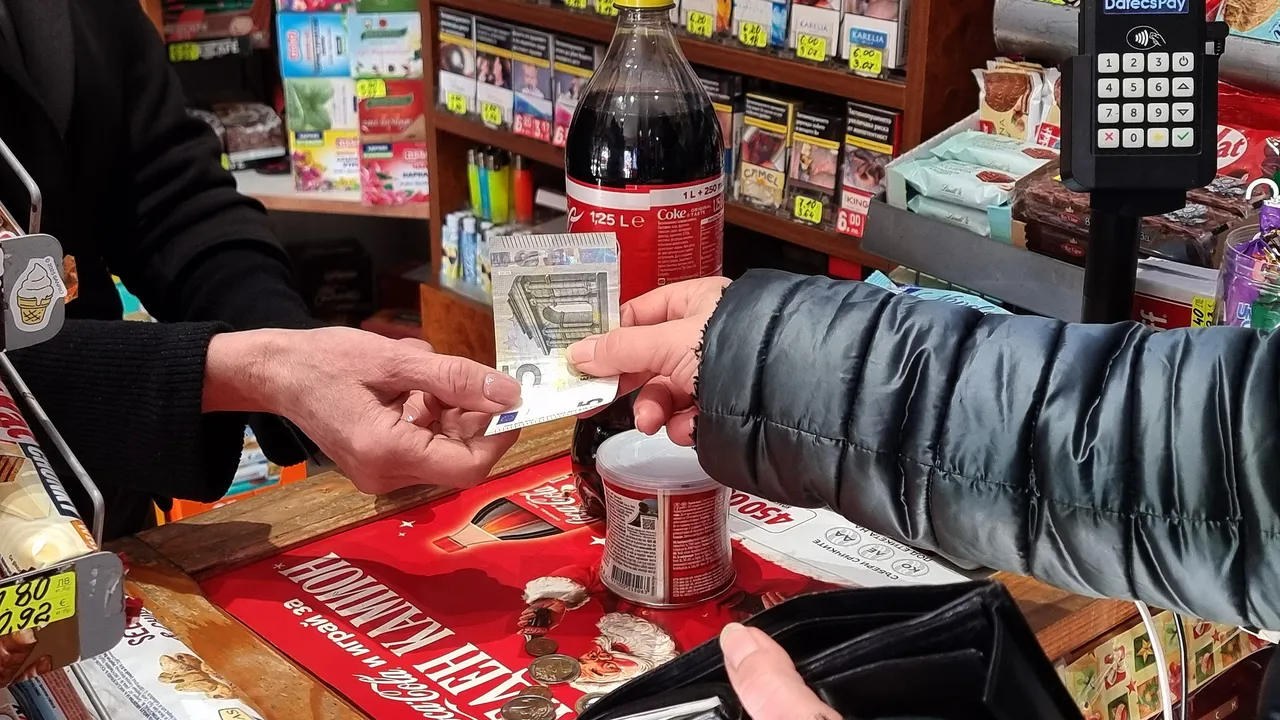 Еврото вече е в обращение в България от първите минути на 2026 година