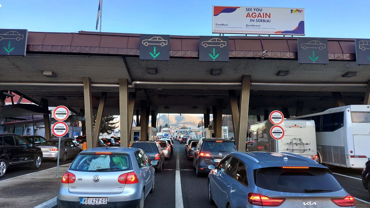 Натоварен трафик по ГКПП "Калотина" и в двете посоки