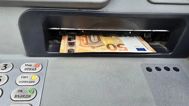 Българите изтеглили 42 млн. евро в първите два дни на годината