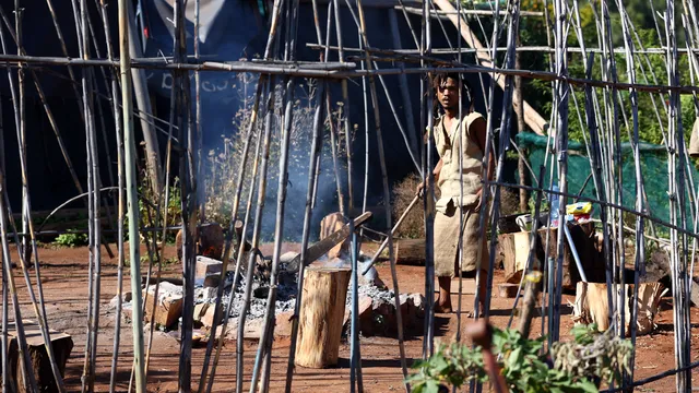 Мълния уби двама и рани 150 души в ЮАР