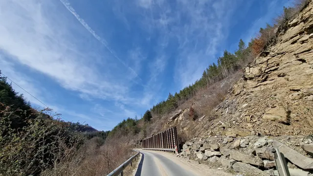 16-годишен без книжка катастрофира между две села в Смолянско