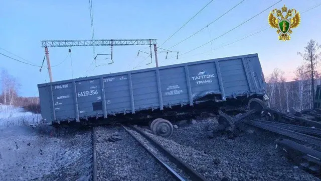 Товарен влак с 35 вагона дерайлира в Русия