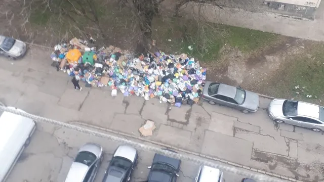 Неизвозен боклук повече от две седмици в София