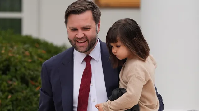 Задържаха мъж, счупил прозорците на резиденцията на Джей Ди Ванс