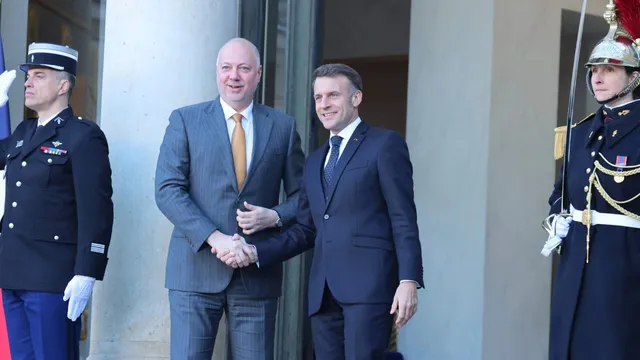 Макрон посрещна Желязков на срещата за Украйна в Париж