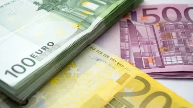 Започва изплащането на първите пенсии в евро