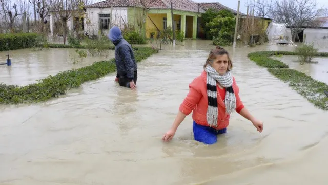 Драматична буря в Албания: След ужасните наводнения страната беше ударена от земетресение(ВИДЕО)