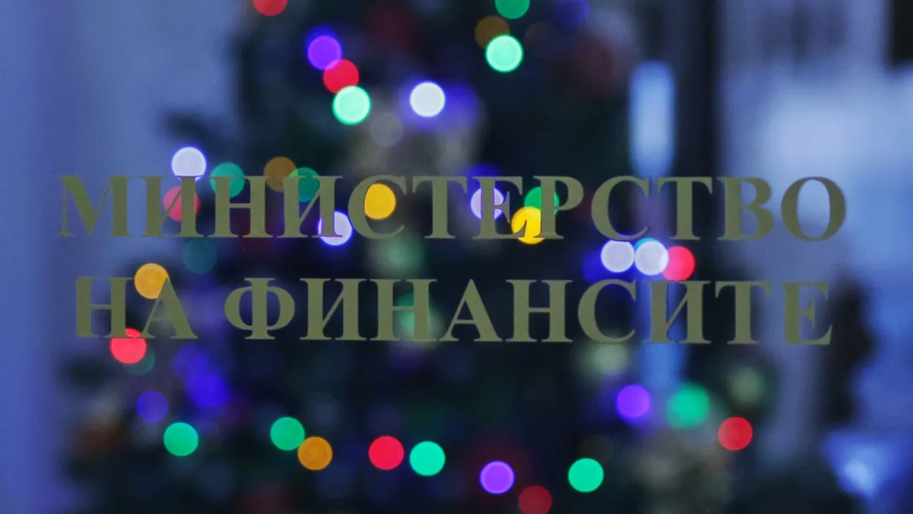 Периодът на двойно обращение на левове и евро няма да се удължава