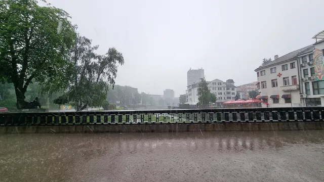 Дъждове и понижаване на температурите ни очакват утре