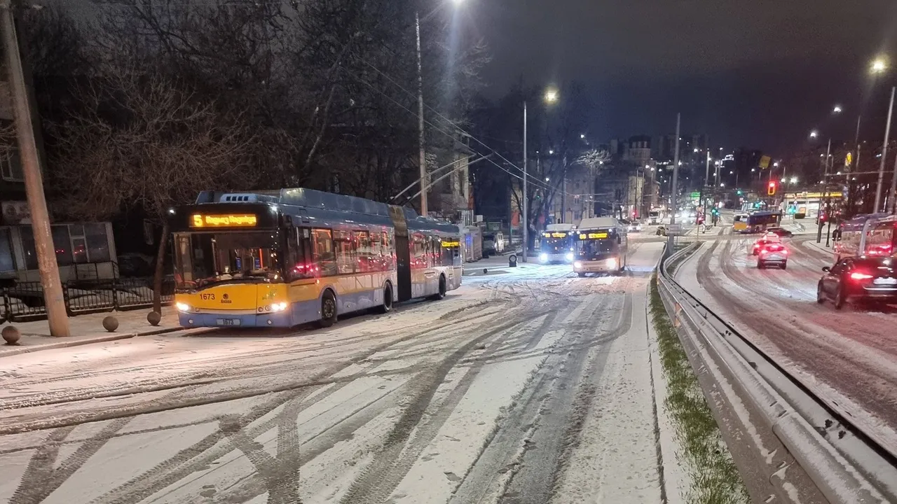 ЦГМ: Възможни са закъснения в движението на градския транспорт