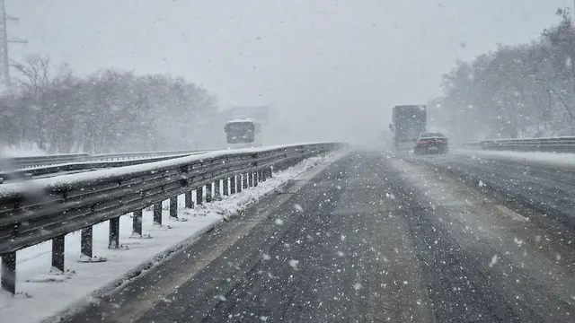 Изнервени шофьори в София заради снежната обстановка: Стигна се и до бой (ВИДЕО)