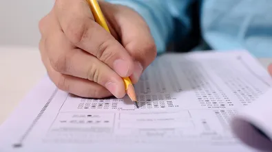 МОН се отказва от интегрирания формат в НВО след 7. клас, остава само математиката