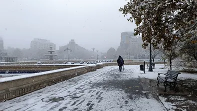 Заради лошо време в 15 окръга в Румъния ученици ще учат онлайн