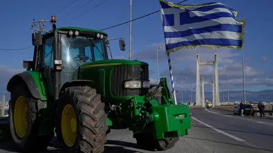 Гръцкото правителство извади моркова и тоягата за протестиращите фермери