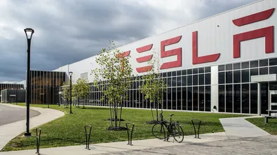 Tesla е далеч пред Mercedes, BMW и Volkswagen в списъка на най-ценните компании в света