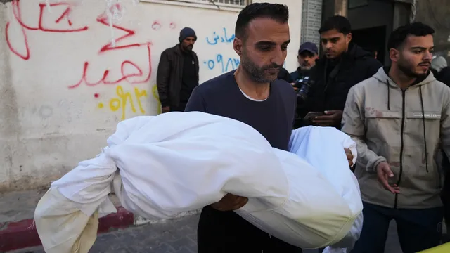 Поне 11 жертви след като Израел удари различни цели в Газа