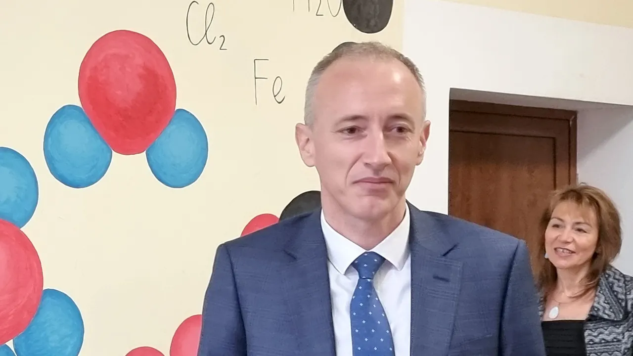 Министър Вълчев: Природните науки са най-пренебрегвани