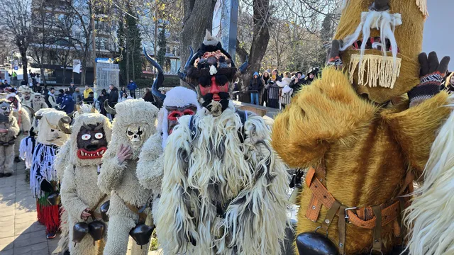 "Сурва" 2026: Участие са потвърдили групи с над 13 000 участници от България и чужбина