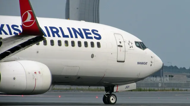 Заради протестите в Иран Турция отмени полети по линията Истанбул - Техеран