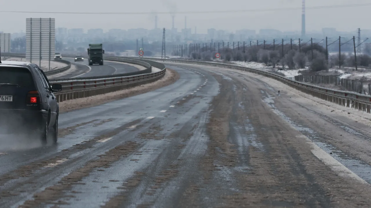 АПИ: Всички пътища в страната са обезопасени, като към момента има 490 снегорина на терен