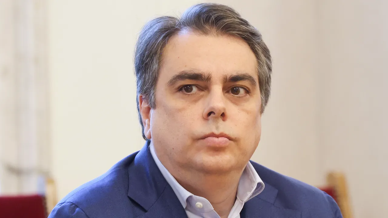 Асен Василев: Честните избори минават през промени в Изборния кодекс и машинно гласуване