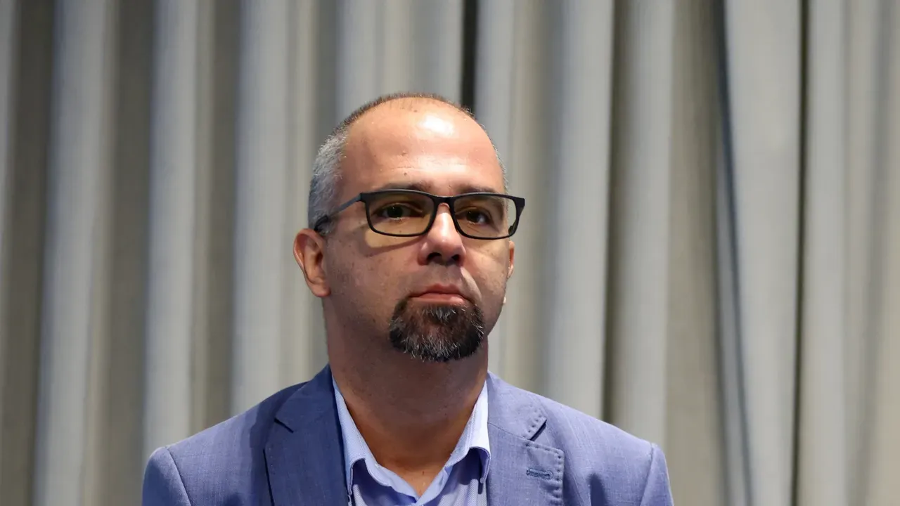 Първан Симеонов: Политическата криза ще се реши чрез обновяване на партийната система