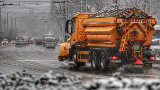 415 снегорина по пътищата в страната