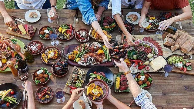 Не всички калории са равни: нашето тегло и защо готвенето у дома топи повече килограми от готовата храна