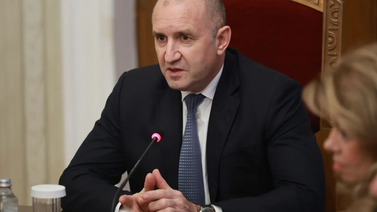 Полупрезидент или полупартиен лидер – Радев по пътя на  трансформацията