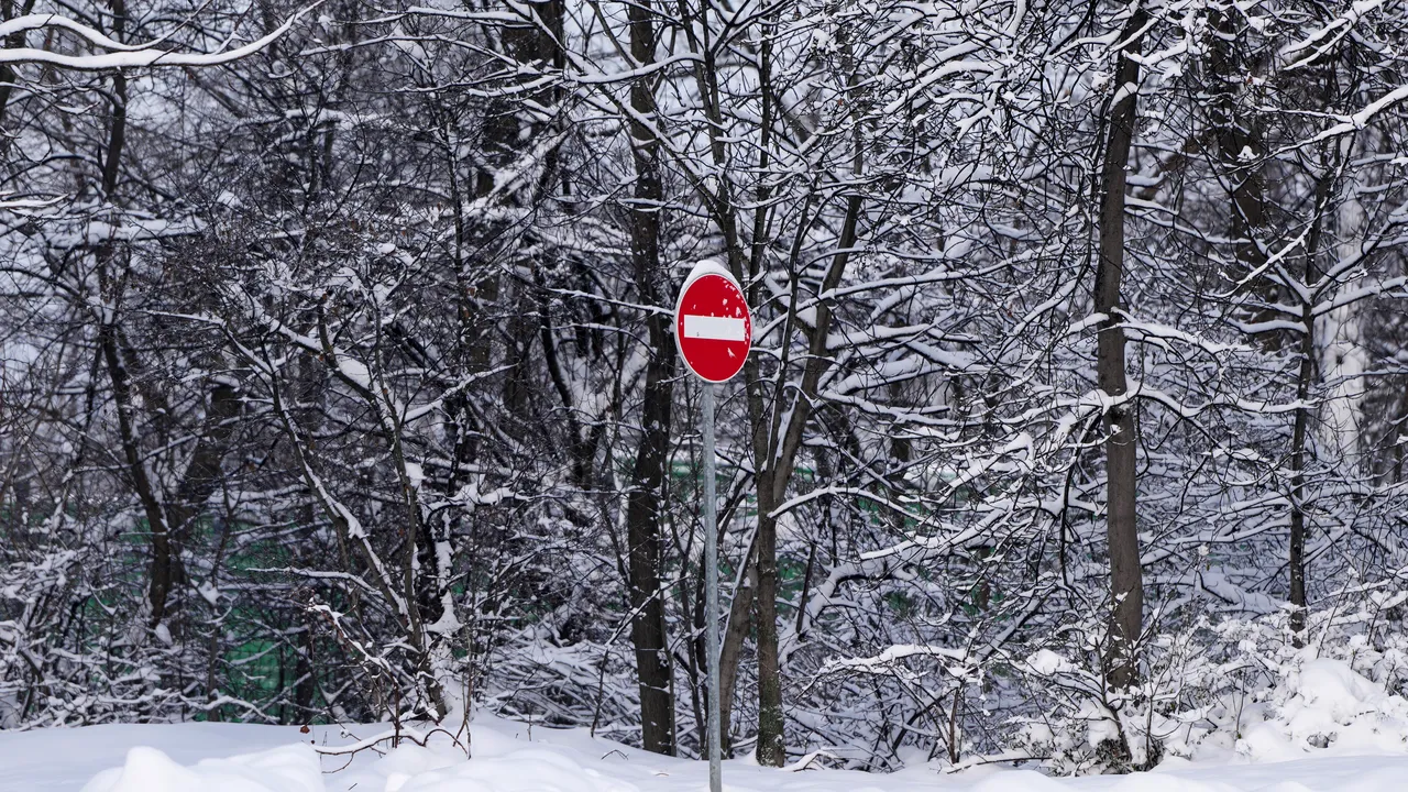 Зимна буря блокира части от Турция, училища и полети са отменени