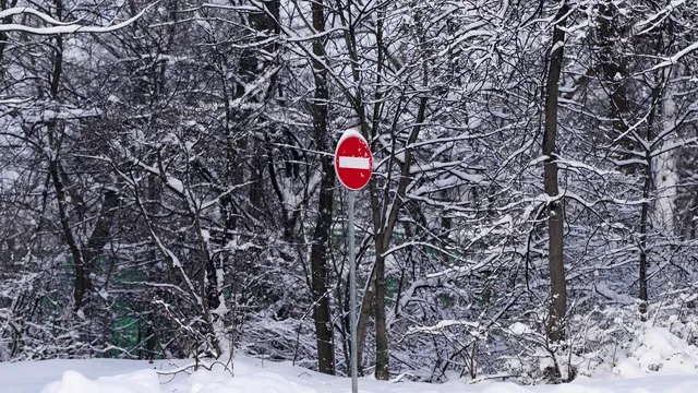 Зимна буря блокира части от Турция, училища и полети са отменени