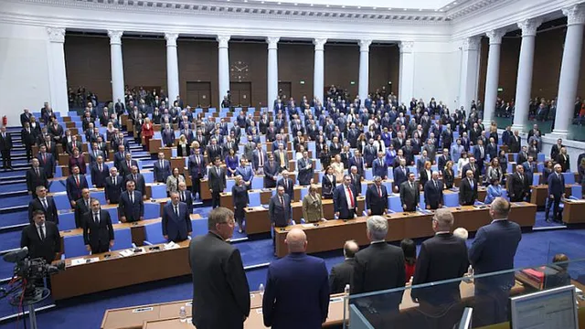 Рекордни заплати: Колко ще получават депутатите през 2026 година?